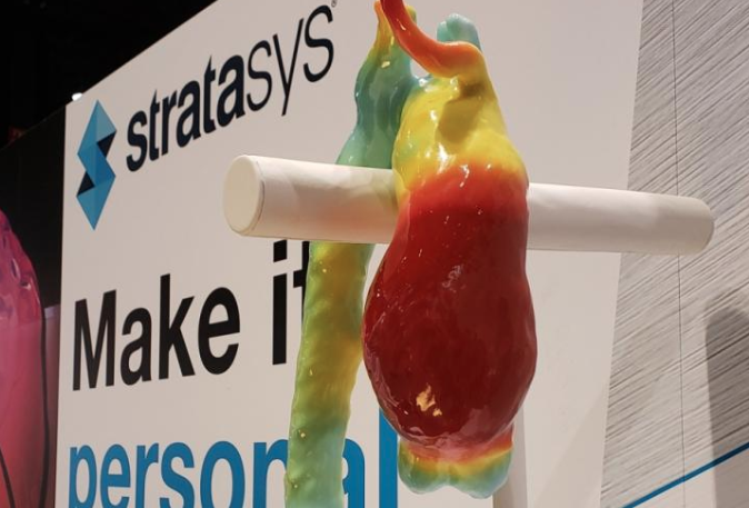 在2018年的RSNA上，Stratasys展示了3d打印模型如何帮助计划手术，并协助进行复杂的诊断。