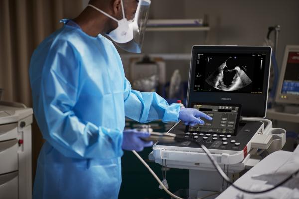 最新的迭代飞利浦紧凑的超声波系统扩大获得高质量心脏成像在病人的床边