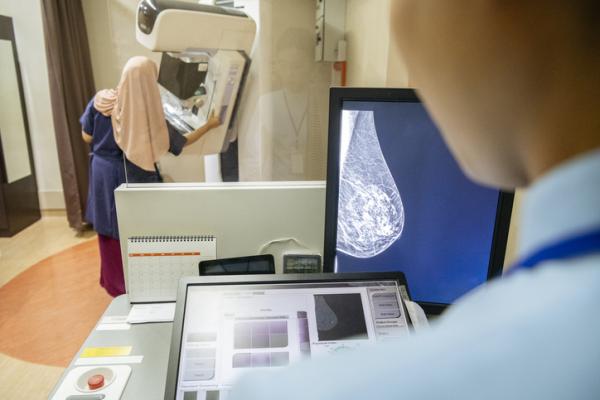第三个研究从DenseBreast-info.org显示医疗服务提供者之间的知识差距对乳腺癌风险模型和高危筛查的建议
