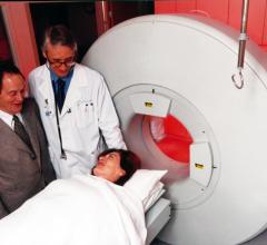 领导的研究小组UTHealth休斯顿的k·兰斯·古尔德,医学博士(中)使用PET成像技术(如上所示)来映射冠状心脏病患者血流量及其结果。(图片由UTHealth休斯顿)